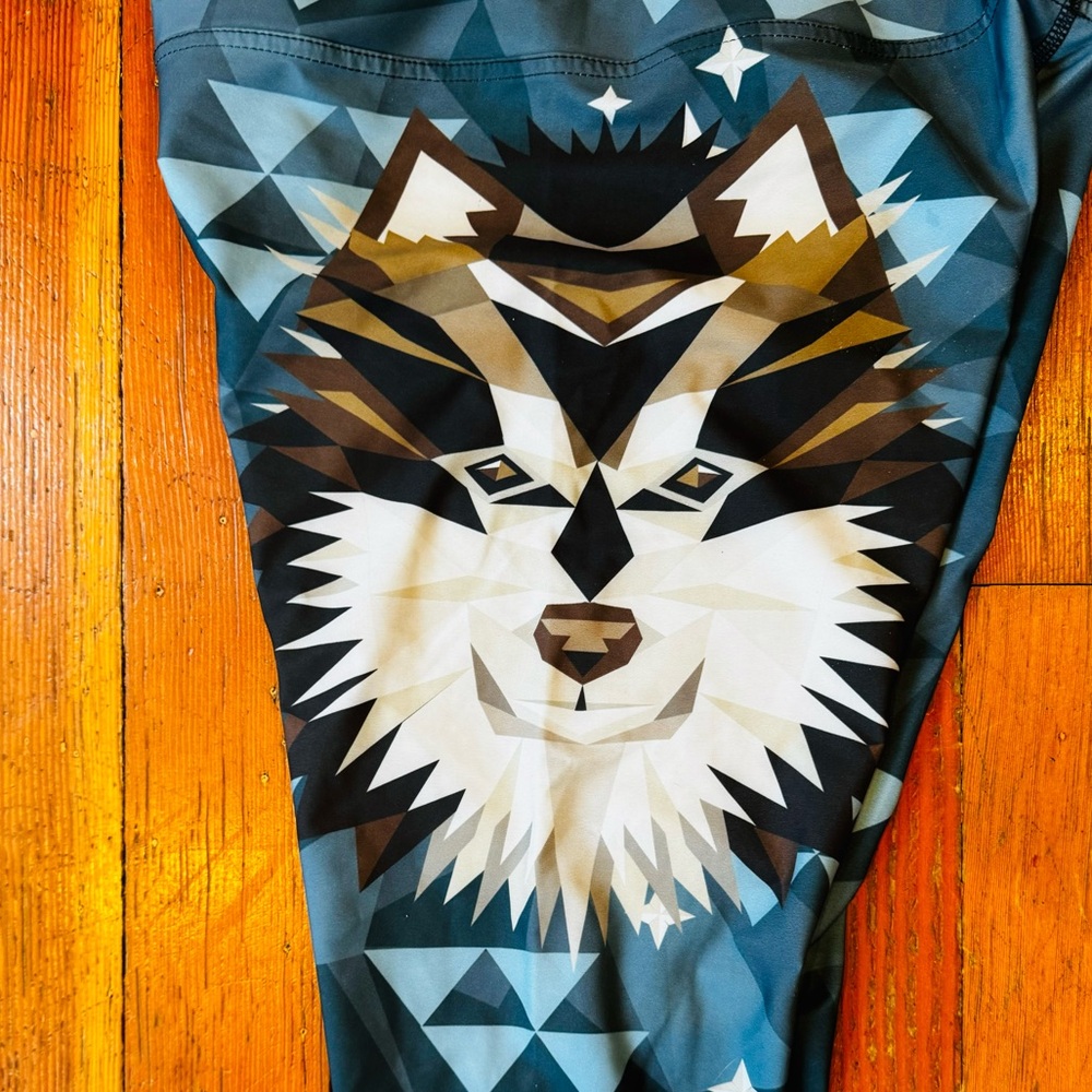 Eagle Rock Werkshop - wolf yoga/ compression leggings